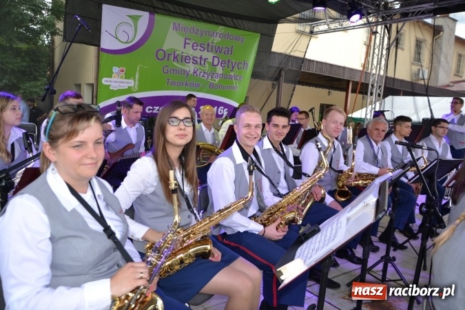 Zdjęcie w galerii na portalu naszraciborz.pl: IV Międzynarodowy Festiwal Orkiestr Dętych w Tworkowie wiadomości z regionu