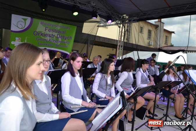 Zdjęcie w galerii na portalu naszraciborz.pl: IV Międzynarodowy Festiwal Orkiestr Dętych w Tworkowie wiadomości z regionu