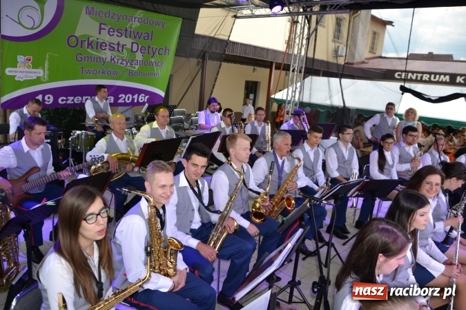 Zdjęcie w galerii na portalu naszraciborz.pl: IV Międzynarodowy Festiwal Orkiestr Dętych w Tworkowie wiadomości z regionu