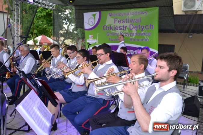 Zdjęcie w galerii na portalu naszraciborz.pl: IV Międzynarodowy Festiwal Orkiestr Dętych w Tworkowie wiadomości z regionu