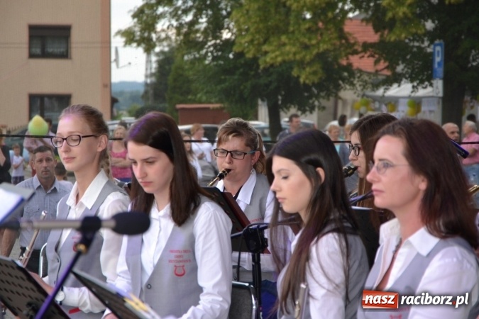 Zdjęcie w galerii na portalu naszraciborz.pl: IV Międzynarodowy Festiwal Orkiestr Dętych w Tworkowie wiadomości z regionu
