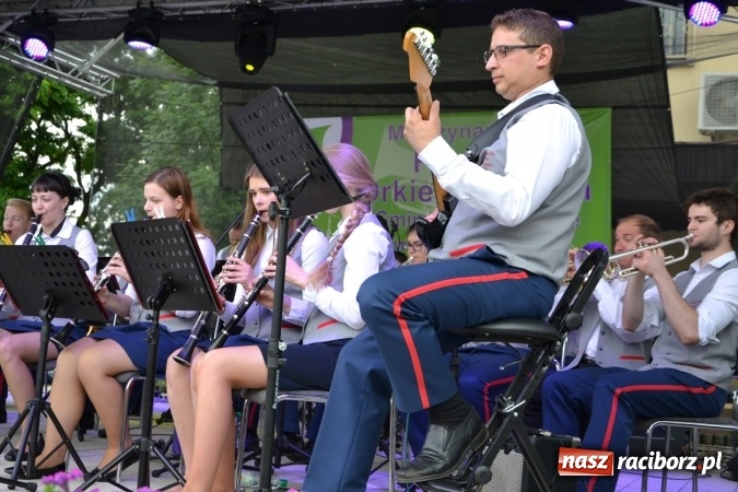 Zdjęcie w galerii na portalu naszraciborz.pl: IV Międzynarodowy Festiwal Orkiestr Dętych w Tworkowie wiadomości z regionu