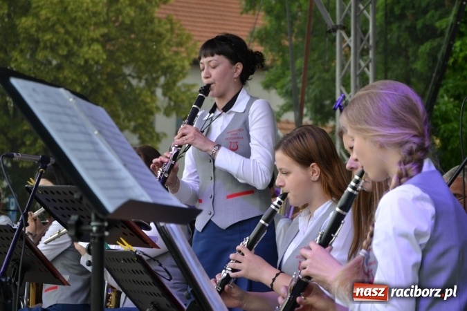 Zdjęcie w galerii na portalu naszraciborz.pl: IV Międzynarodowy Festiwal Orkiestr Dętych w Tworkowie wiadomości z regionu