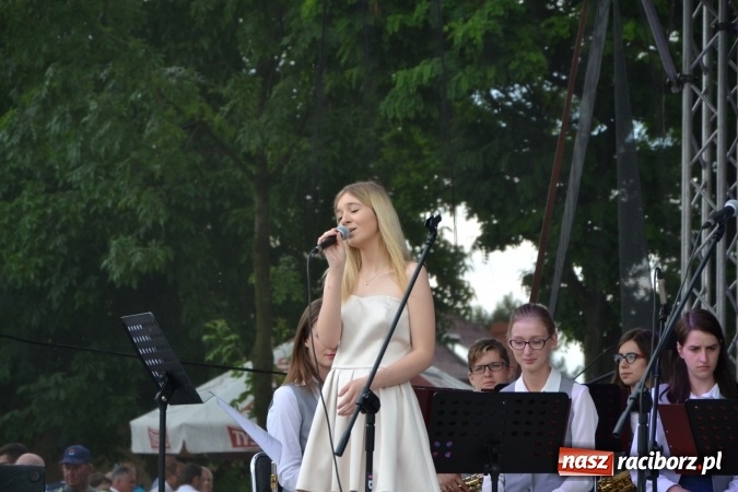 Zdjęcie w galerii na portalu naszraciborz.pl: IV Międzynarodowy Festiwal Orkiestr Dętych w Tworkowie wiadomości z regionu