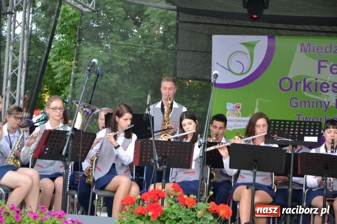 Zdjęcie w galerii na portalu naszraciborz.pl: IV Międzynarodowy Festiwal Orkiestr Dętych w Tworkowie wiadomości z regionu