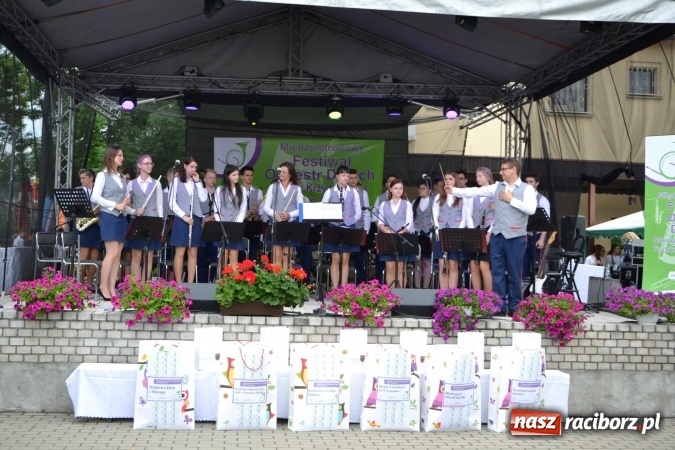 Zdjęcie w galerii na portalu naszraciborz.pl: IV Międzynarodowy Festiwal Orkiestr Dętych w Tworkowie wiadomości z regionu