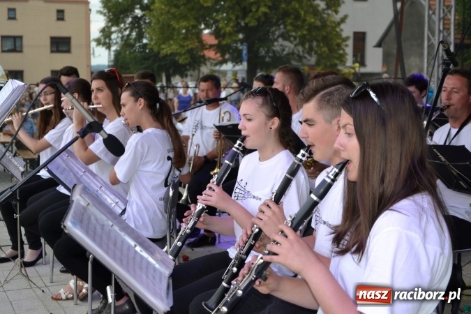 Zdjęcie w galerii na portalu naszraciborz.pl: IV Międzynarodowy Festiwal Orkiestr Dętych w Tworkowie wiadomości z regionu