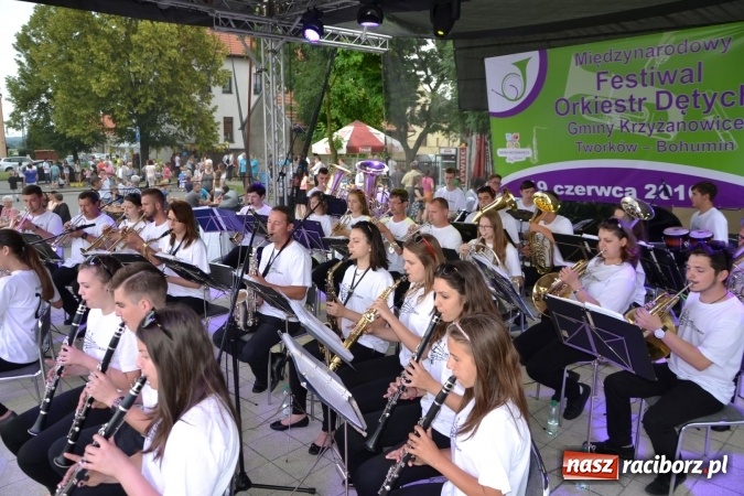 Zdjęcie w galerii na portalu naszraciborz.pl: IV Międzynarodowy Festiwal Orkiestr Dętych w Tworkowie wiadomości z regionu