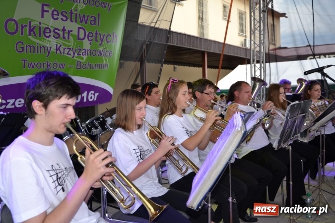 Zdjęcie w galerii na portalu naszraciborz.pl: IV Międzynarodowy Festiwal Orkiestr Dętych w Tworkowie wiadomości z regionu