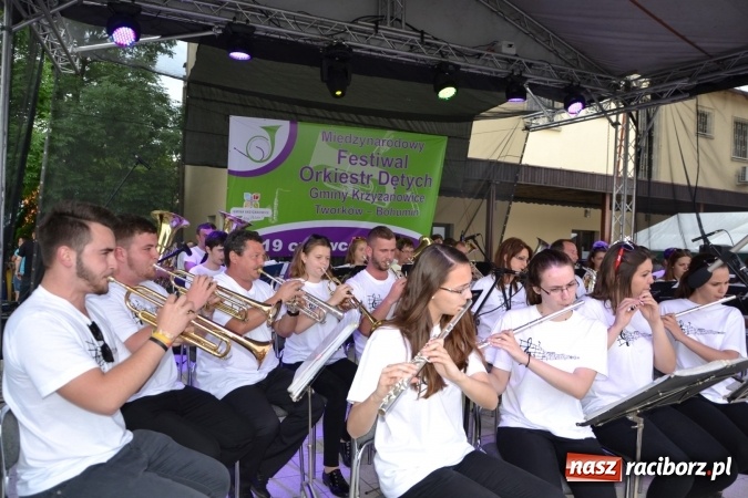 Zdjęcie w galerii na portalu naszraciborz.pl: IV Międzynarodowy Festiwal Orkiestr Dętych w Tworkowie wiadomości z regionu