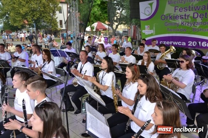 Zdjęcie w galerii na portalu naszraciborz.pl: IV Międzynarodowy Festiwal Orkiestr Dętych w Tworkowie wiadomości z regionu