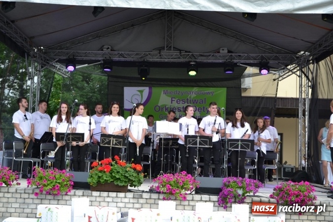 Zdjęcie w galerii na portalu naszraciborz.pl: IV Międzynarodowy Festiwal Orkiestr Dętych w Tworkowie wiadomości z regionu