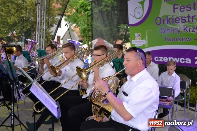 Zdjęcie w galerii na portalu naszraciborz.pl: IV Międzynarodowy Festiwal Orkiestr Dętych w Tworkowie wiadomości z regionu