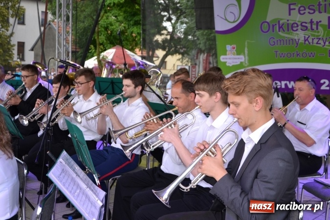 Zdjęcie w galerii na portalu naszraciborz.pl: IV Międzynarodowy Festiwal Orkiestr Dętych w Tworkowie wiadomości z regionu