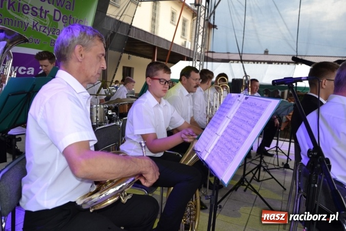 Zdjęcie w galerii na portalu naszraciborz.pl: IV Międzynarodowy Festiwal Orkiestr Dętych w Tworkowie wiadomości z regionu