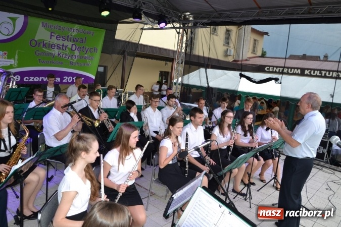 Zdjęcie w galerii na portalu naszraciborz.pl: IV Międzynarodowy Festiwal Orkiestr Dętych w Tworkowie wiadomości z regionu