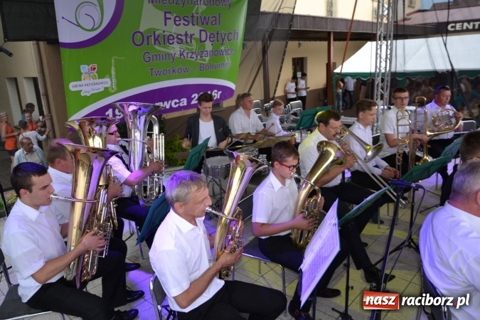 Zdjęcie w galerii na portalu naszraciborz.pl: IV Międzynarodowy Festiwal Orkiestr Dętych w Tworkowie wiadomości z regionu