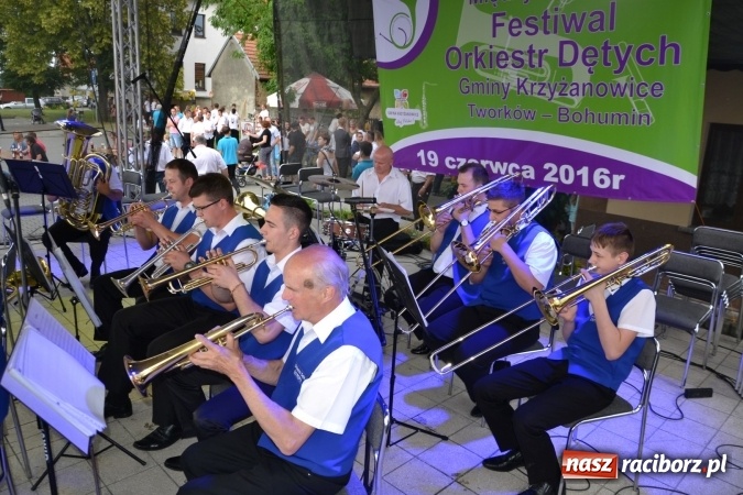 Zdjęcie w galerii na portalu naszraciborz.pl: IV Międzynarodowy Festiwal Orkiestr Dętych w Tworkowie wiadomości z regionu