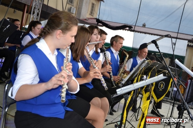 Zdjęcie w galerii na portalu naszraciborz.pl: IV Międzynarodowy Festiwal Orkiestr Dętych w Tworkowie wiadomości z regionu
