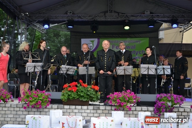 Zdjęcie w galerii na portalu naszraciborz.pl: IV Międzynarodowy Festiwal Orkiestr Dętych w Tworkowie wiadomości z regionu