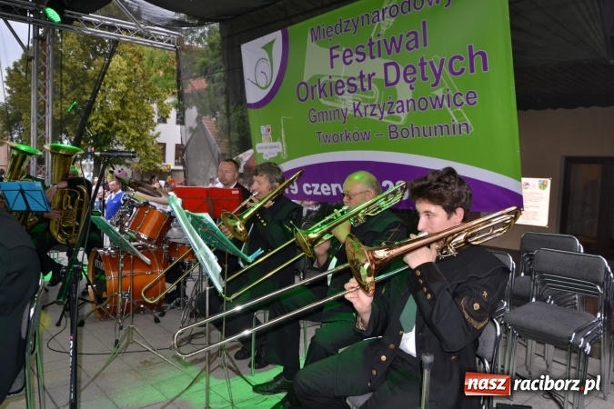 Zdjęcie w galerii na portalu naszraciborz.pl: IV Międzynarodowy Festiwal Orkiestr Dętych w Tworkowie wiadomości z regionu