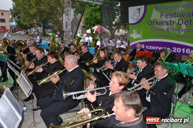 Zdjęcie w galerii na portalu naszraciborz.pl: IV Międzynarodowy Festiwal Orkiestr Dętych w Tworkowie wiadomości z regionu