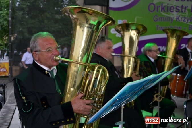 Zdjęcie w galerii na portalu naszraciborz.pl: IV Międzynarodowy Festiwal Orkiestr Dętych w Tworkowie wiadomości z regionu