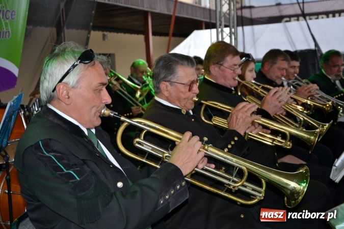 Zdjęcie w galerii na portalu naszraciborz.pl: IV Międzynarodowy Festiwal Orkiestr Dętych w Tworkowie wiadomości z regionu