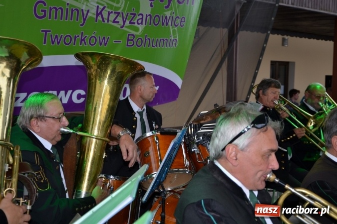 Zdjęcie w galerii na portalu naszraciborz.pl: IV Międzynarodowy Festiwal Orkiestr Dętych w Tworkowie wiadomości z regionu