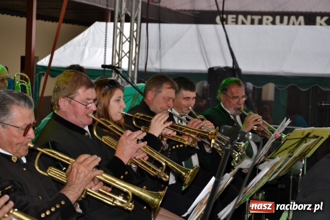 Zdjęcie w galerii na portalu naszraciborz.pl: IV Międzynarodowy Festiwal Orkiestr Dętych w Tworkowie wiadomości z regionu