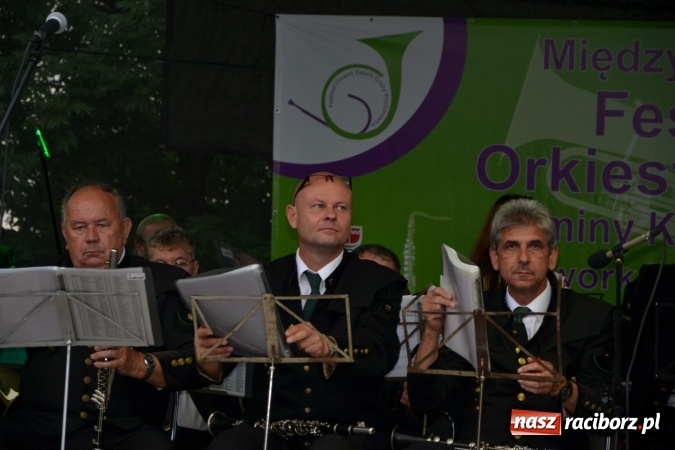 Zdjęcie w galerii na portalu naszraciborz.pl: IV Międzynarodowy Festiwal Orkiestr Dętych w Tworkowie wiadomości z regionu