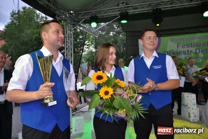 Zdjęcie w galerii na portalu naszraciborz.pl: IV Międzynarodowy Festiwal Orkiestr Dętych w Tworkowie wiadomości z regionu