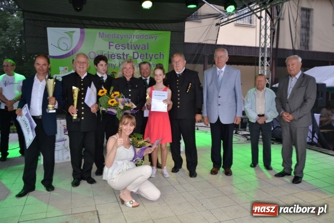 Zdjęcie w galerii na portalu naszraciborz.pl: IV Międzynarodowy Festiwal Orkiestr Dętych w Tworkowie wiadomości z regionu