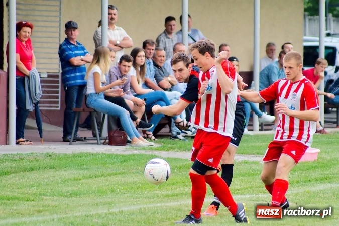 Zdjęcie w galerii na portalu naszraciborz.pl: Nerwówka w Bieńkowicach. Baraż nie dla Rogowa wiadomości z regionu