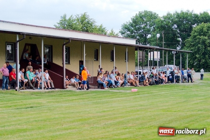Zdjęcie w galerii na portalu naszraciborz.pl: Nerwówka w Bieńkowicach. Baraż nie dla Rogowa wiadomości z regionu