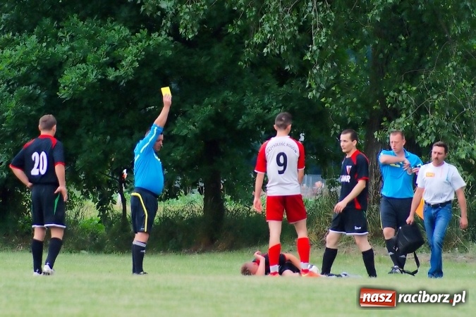 Zdjęcie w galerii na portalu naszraciborz.pl: Nerwówka w Bieńkowicach. Baraż nie dla Rogowa wiadomości z regionu