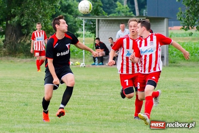 Zdjęcie w galerii na portalu naszraciborz.pl: Nerwówka w Bieńkowicach. Baraż nie dla Rogowa wiadomości z regionu