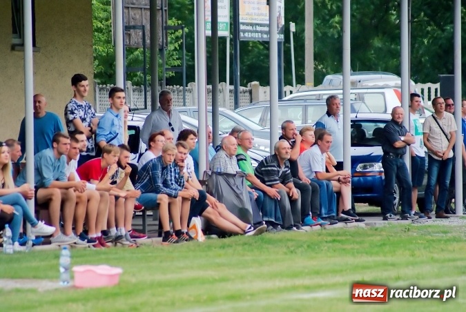Zdjęcie w galerii na portalu naszraciborz.pl: Nerwówka w Bieńkowicach. Baraż nie dla Rogowa wiadomości z regionu