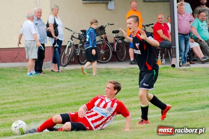 Zdjęcie w galerii na portalu naszraciborz.pl: Nerwówka w Bieńkowicach. Baraż nie dla Rogowa wiadomości z regionu