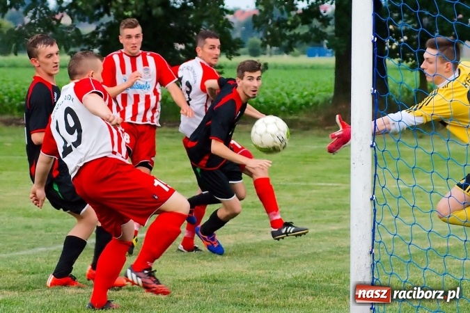 Zdjęcie w galerii na portalu naszraciborz.pl: Nerwówka w Bieńkowicach. Baraż nie dla Rogowa wiadomości z regionu