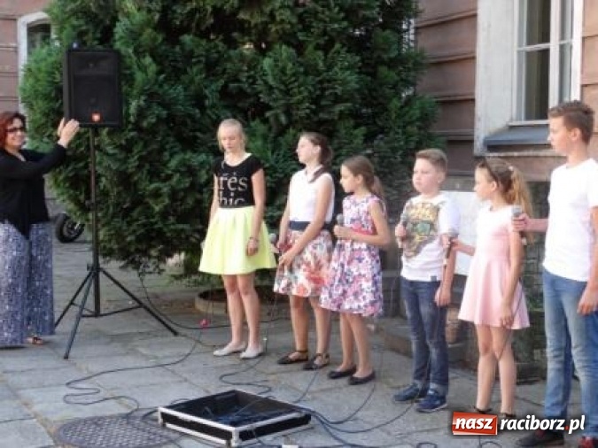 Zdjęcie w galerii na portalu naszraciborz.pl: Obchody IX Metropolitalnego Święta Rodziny w MDK-u wiadomości z regionu