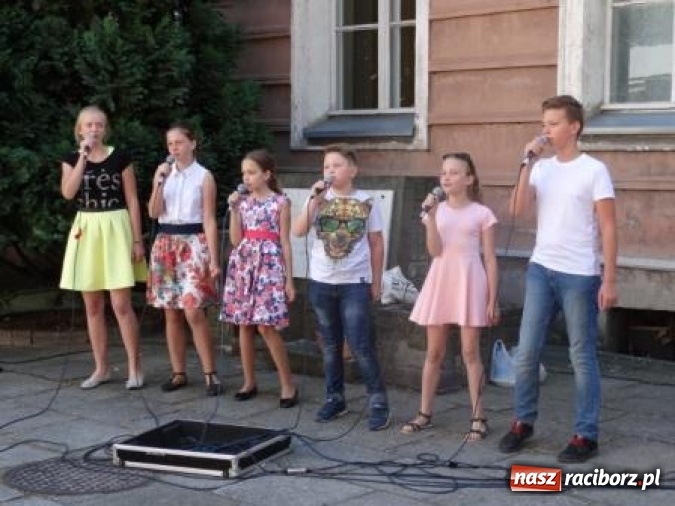 Zdjęcie w galerii na portalu naszraciborz.pl: Obchody IX Metropolitalnego Święta Rodziny w MDK-u wiadomości z regionu