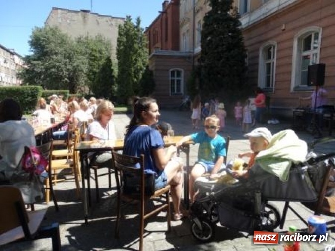 Zdjęcie w galerii na portalu naszraciborz.pl: Obchody IX Metropolitalnego Święta Rodziny w MDK-u wiadomości z regionu