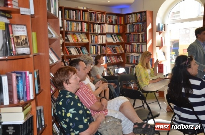 Zdjęcie w galerii na portalu naszraciborz.pl: Dorota Sumińska w Księgarni Sowa wiadomości z regionu