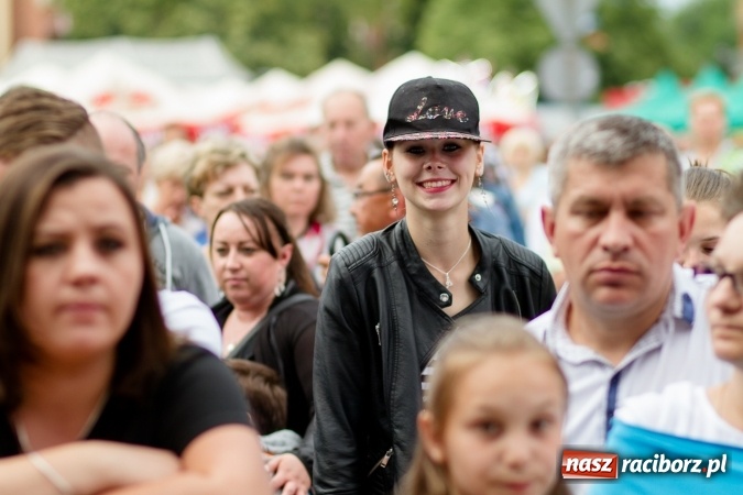 Zdjęcie w galerii na portalu naszraciborz.pl: BRACIA i gościnnie Krzysztof Cugowski na finał Dni Raciborza 2016 FOTO wiadomości z regionu