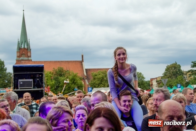 Zdjęcie w galerii na portalu naszraciborz.pl: BRACIA i gościnnie Krzysztof Cugowski na finał Dni Raciborza 2016 FOTO wiadomości z regionu