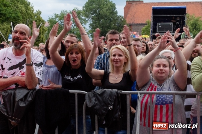 Zdjęcie w galerii na portalu naszraciborz.pl: BRACIA i gościnnie Krzysztof Cugowski na finał Dni Raciborza 2016 FOTO wiadomości z regionu