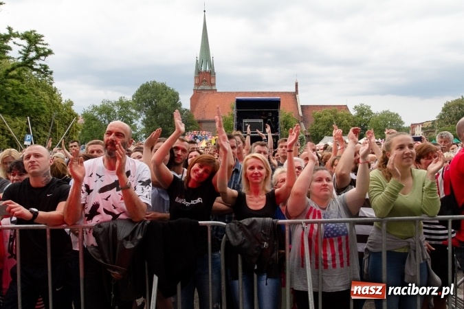 Zdjęcie w galerii na portalu naszraciborz.pl: BRACIA i gościnnie Krzysztof Cugowski na finał Dni Raciborza 2016 FOTO wiadomości z regionu