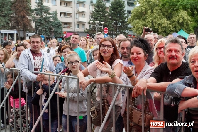 Zdjęcie w galerii na portalu naszraciborz.pl: BRACIA i gościnnie Krzysztof Cugowski na finał Dni Raciborza 2016 FOTO wiadomości z regionu