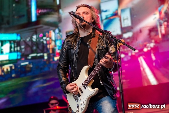 Zdjęcie w galerii na portalu naszraciborz.pl: BRACIA i gościnnie Krzysztof Cugowski na finał Dni Raciborza 2016 FOTO wiadomości z regionu